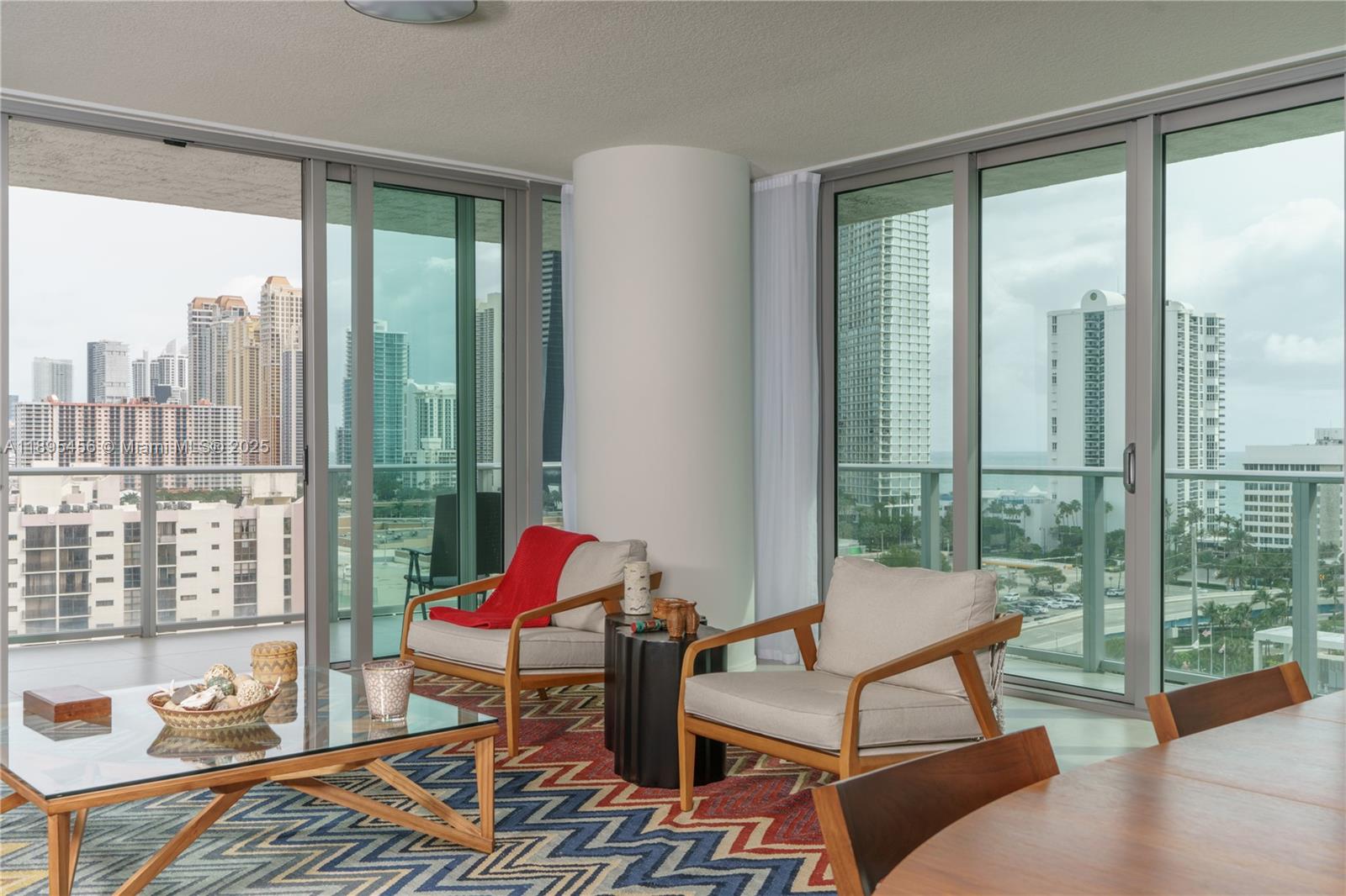 image Parque Towers Condo3