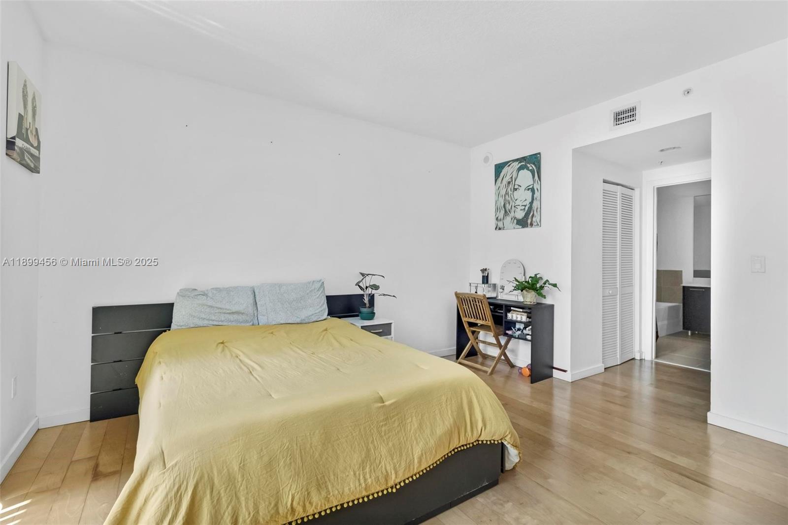 image Gallery Art Condo10