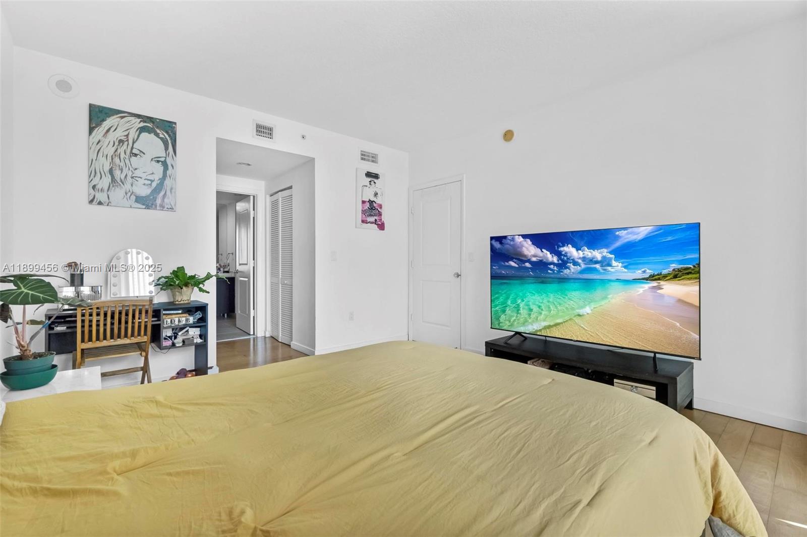 image Gallery Art Condo11