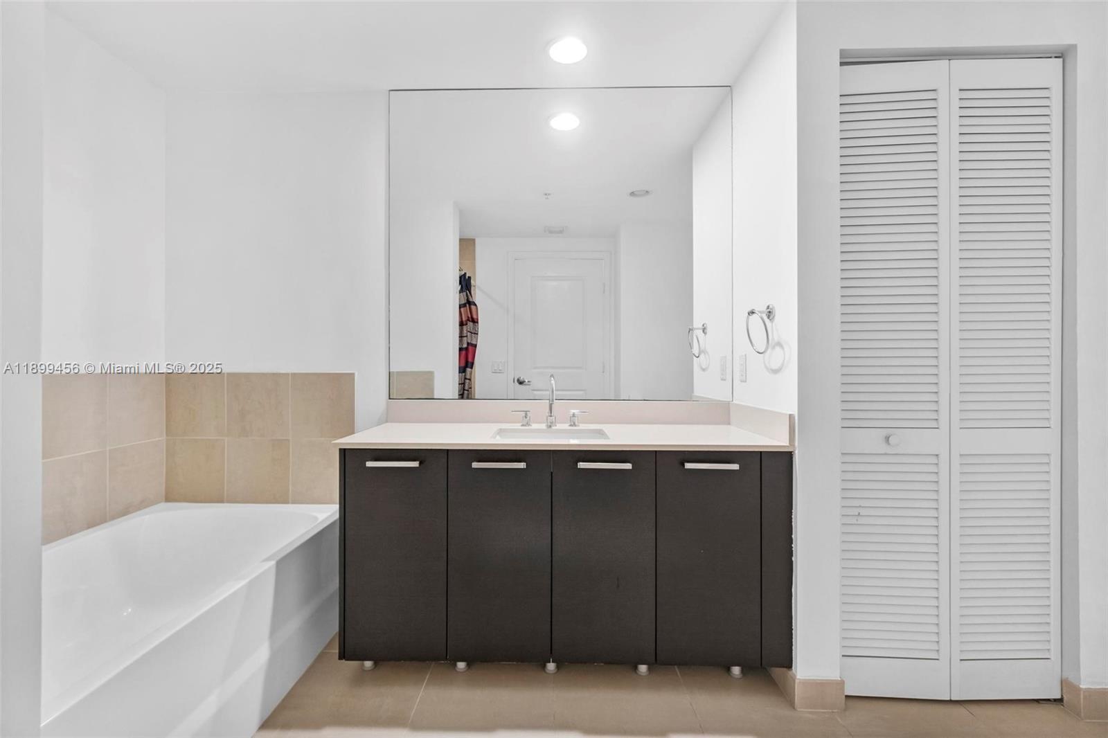 image Gallery Art Condo12