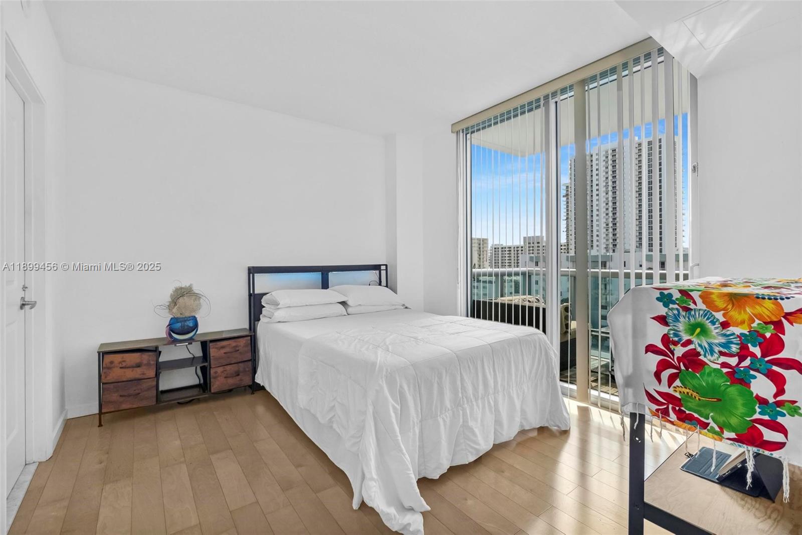 image Gallery Art Condo15