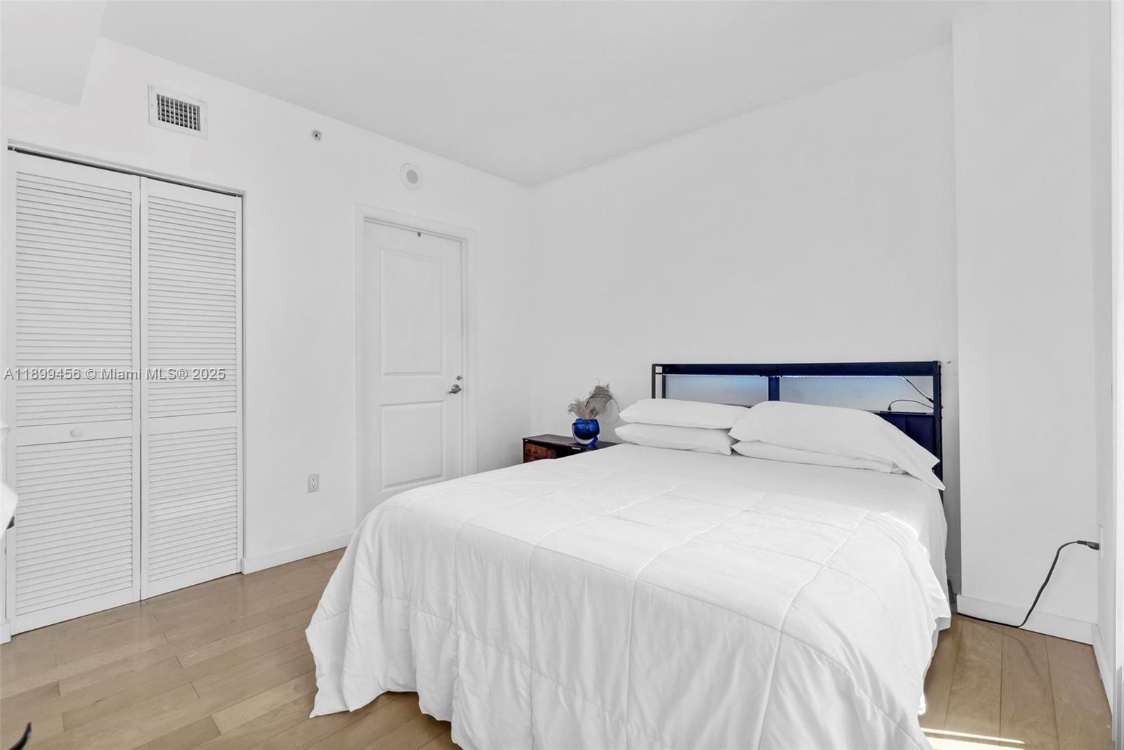 image Gallery Art Condo16