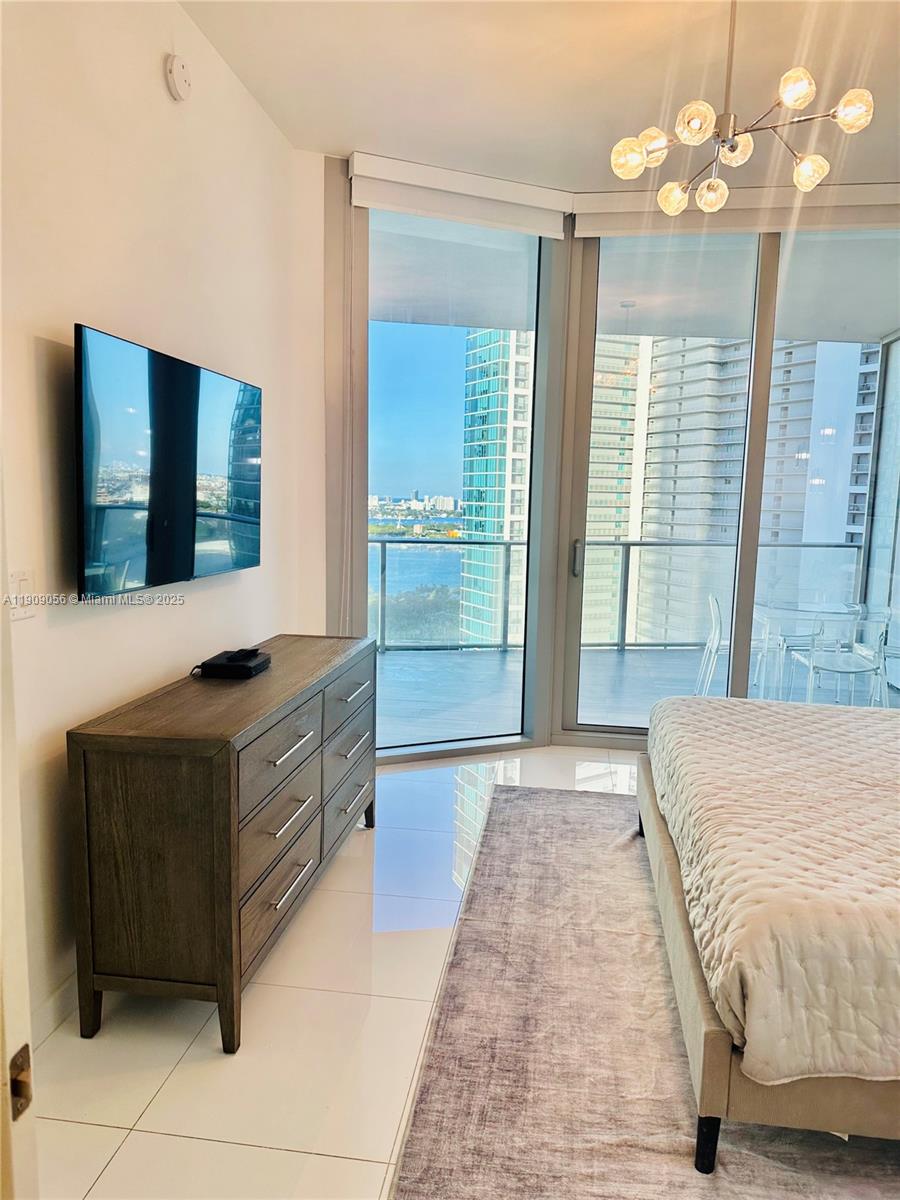 image Paramount Miami Worldcent13