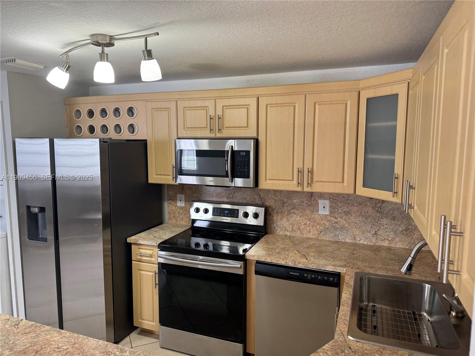 7542 NW 175th St #7542 Hialeah, FL 33015