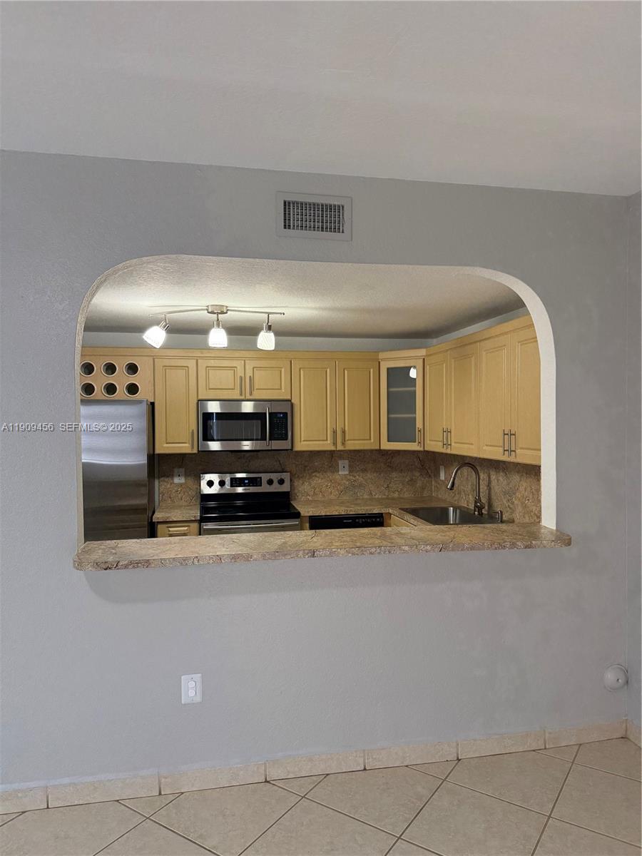 7542 NW 175th St #7542 Hialeah, FL 33015