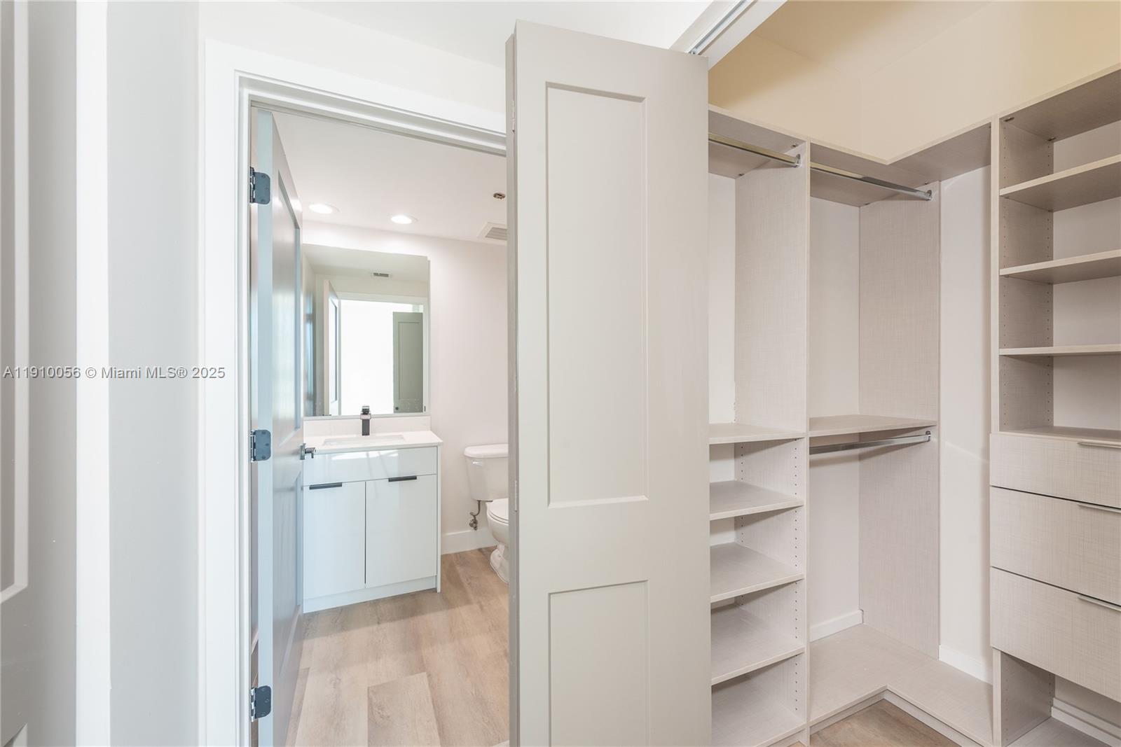 950 Brickell Bay Dr #4007 Miami, FL 33131