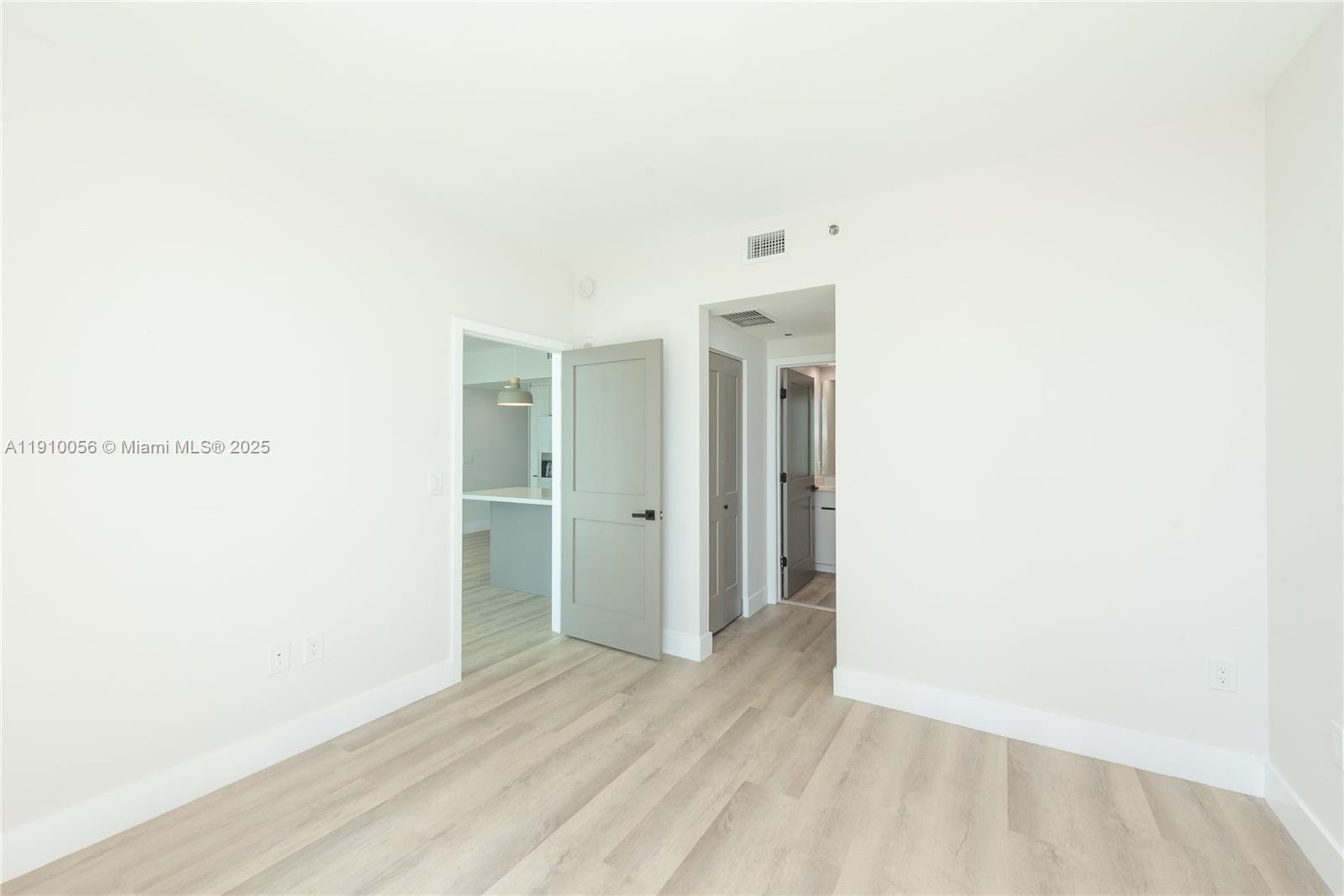 950 Brickell Bay Dr #4007 Miami, FL 33131