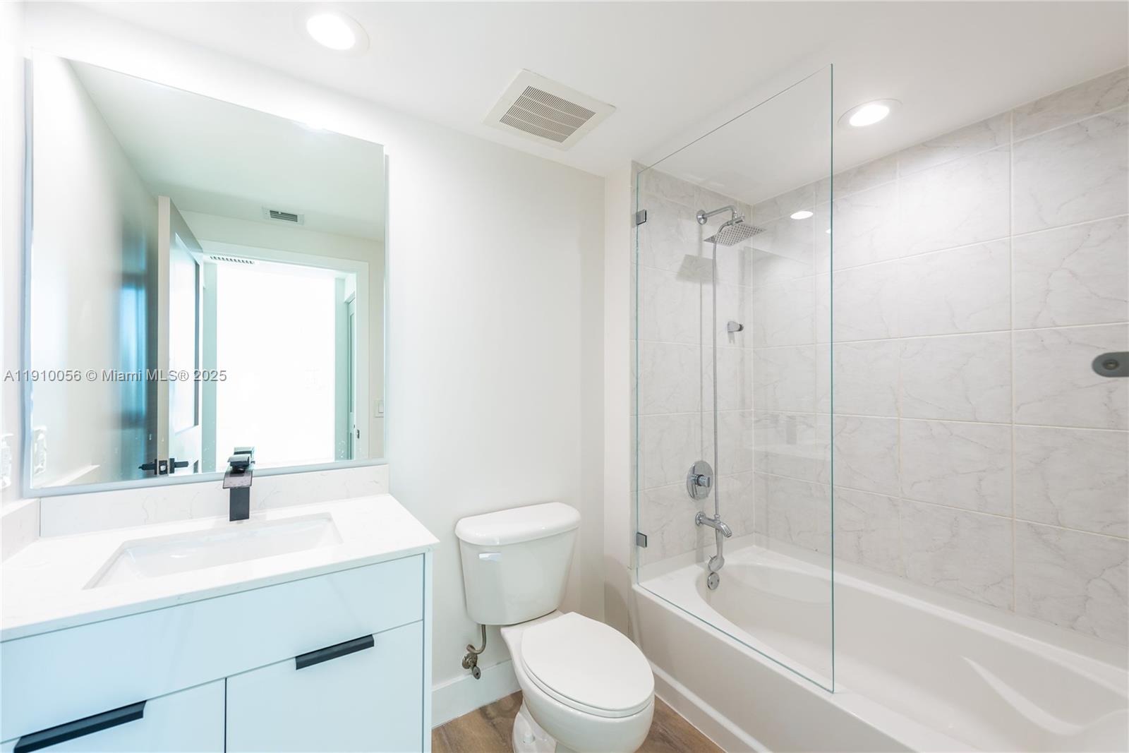 950 Brickell Bay Dr #4007 Miami, FL 33131