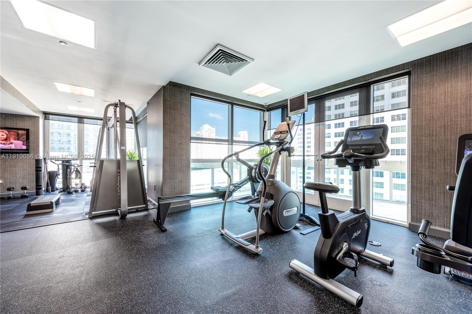 950 Brickell Bay Dr #4007 Miami, FL 33131