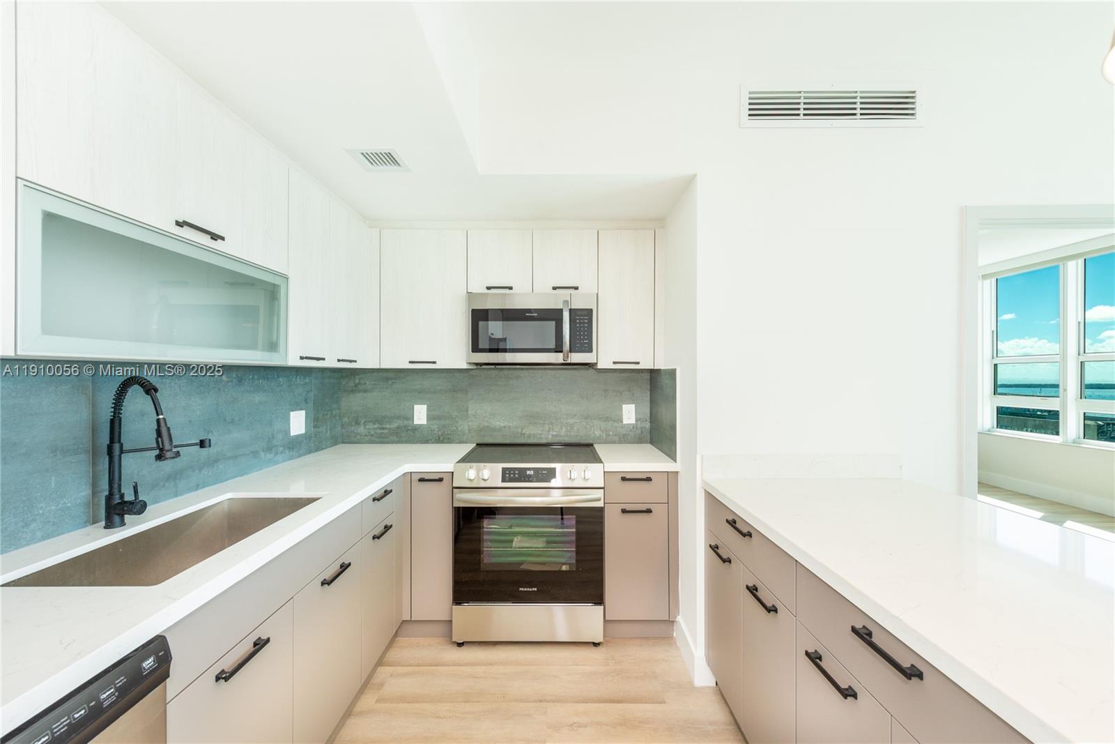 950 Brickell Bay Dr #4007 Miami, FL 33131