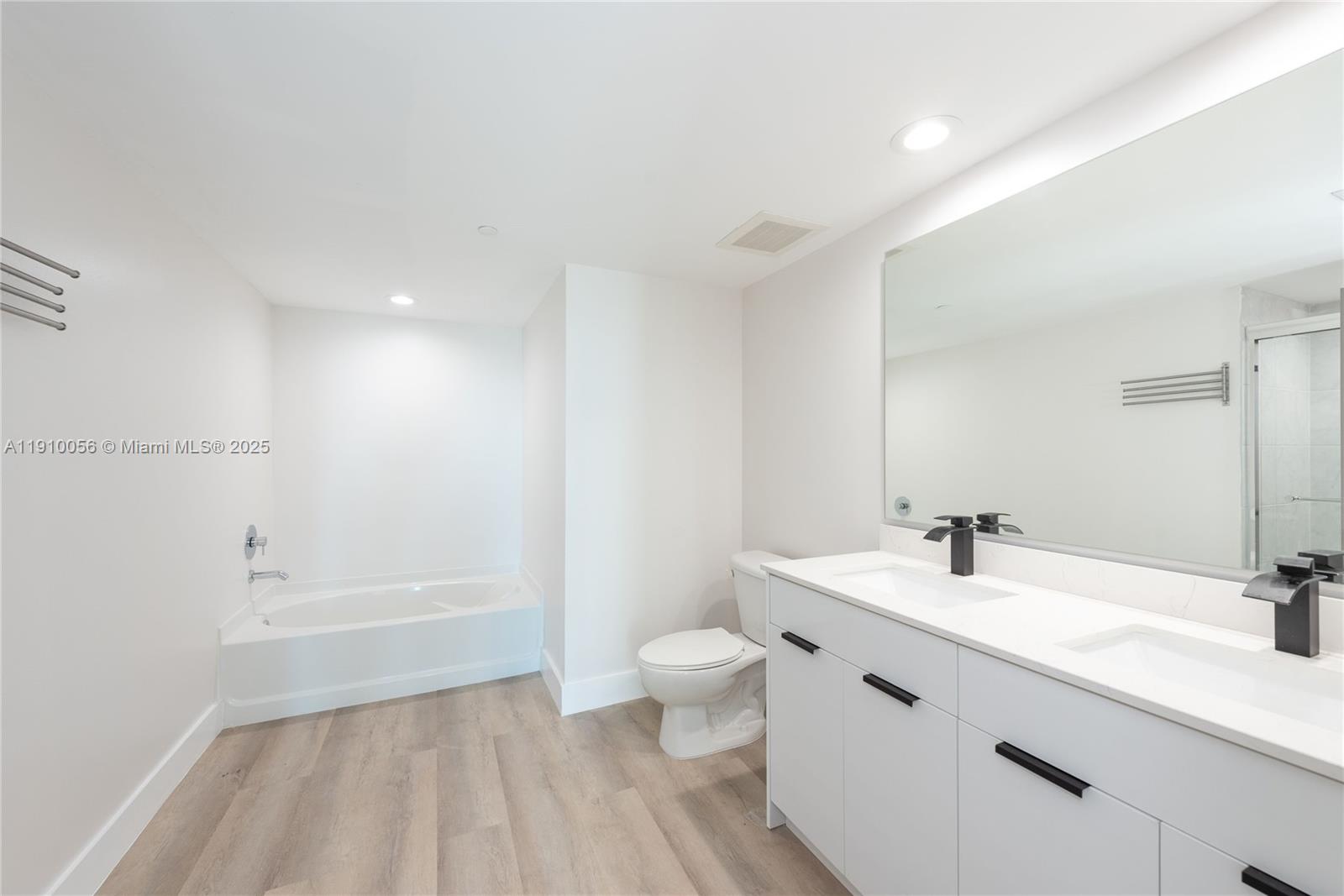 950 Brickell Bay Dr #4007 Miami, FL 33131