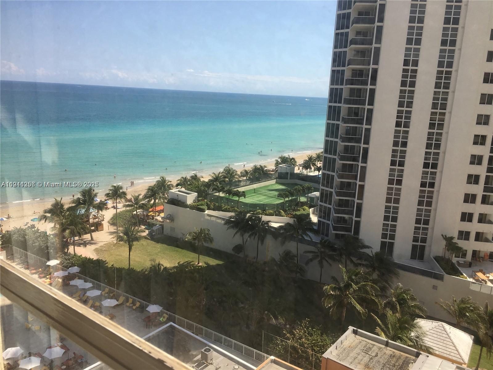 19201 Collins Ave #904