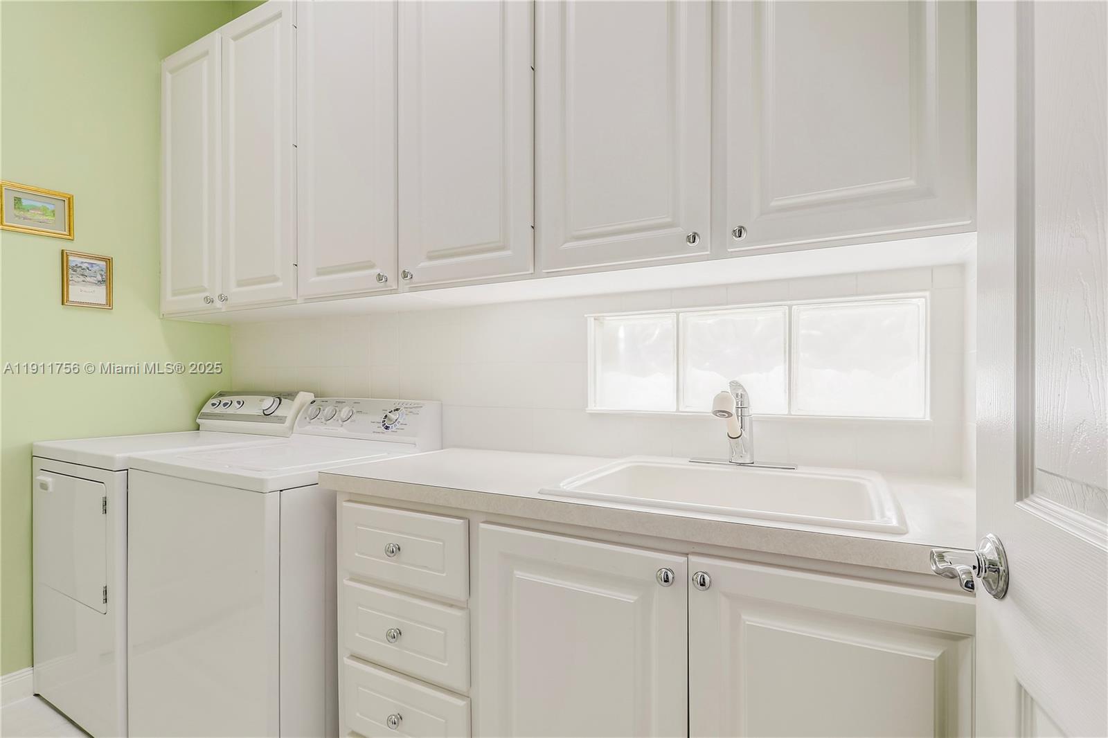 4909 Grassleaf Dr Palm Beach Gardens, FL 33418