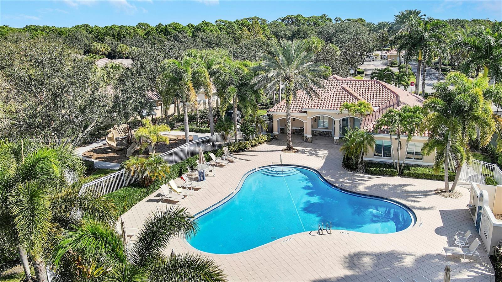 4909 Grassleaf Dr Palm Beach Gardens, FL 33418