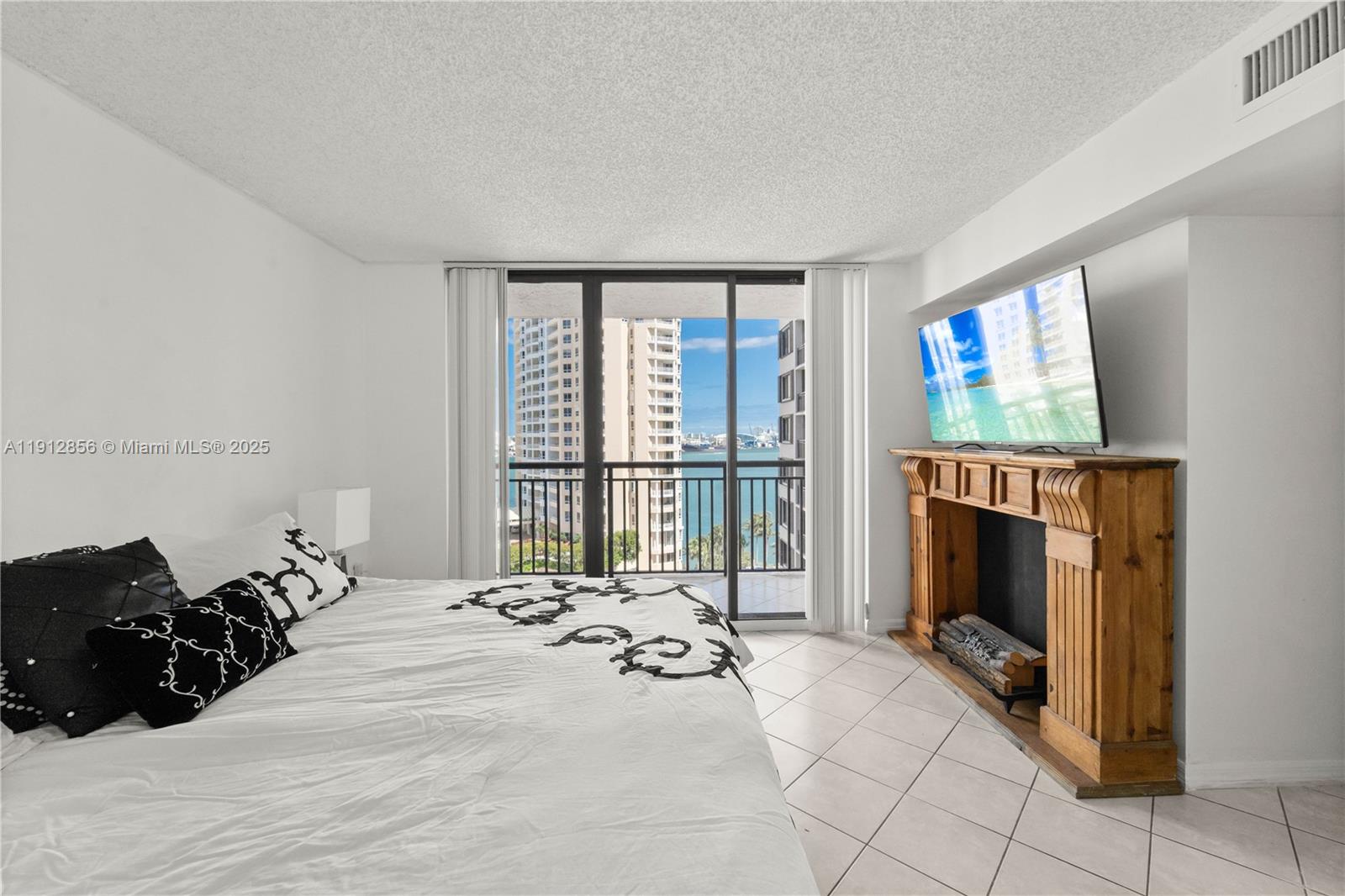 540 Brickell Key Dr #1406 Miami, FL 33131