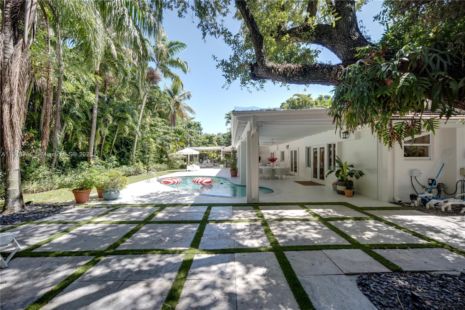 11905 SW 67th Ave Pinecrest, FL 33156