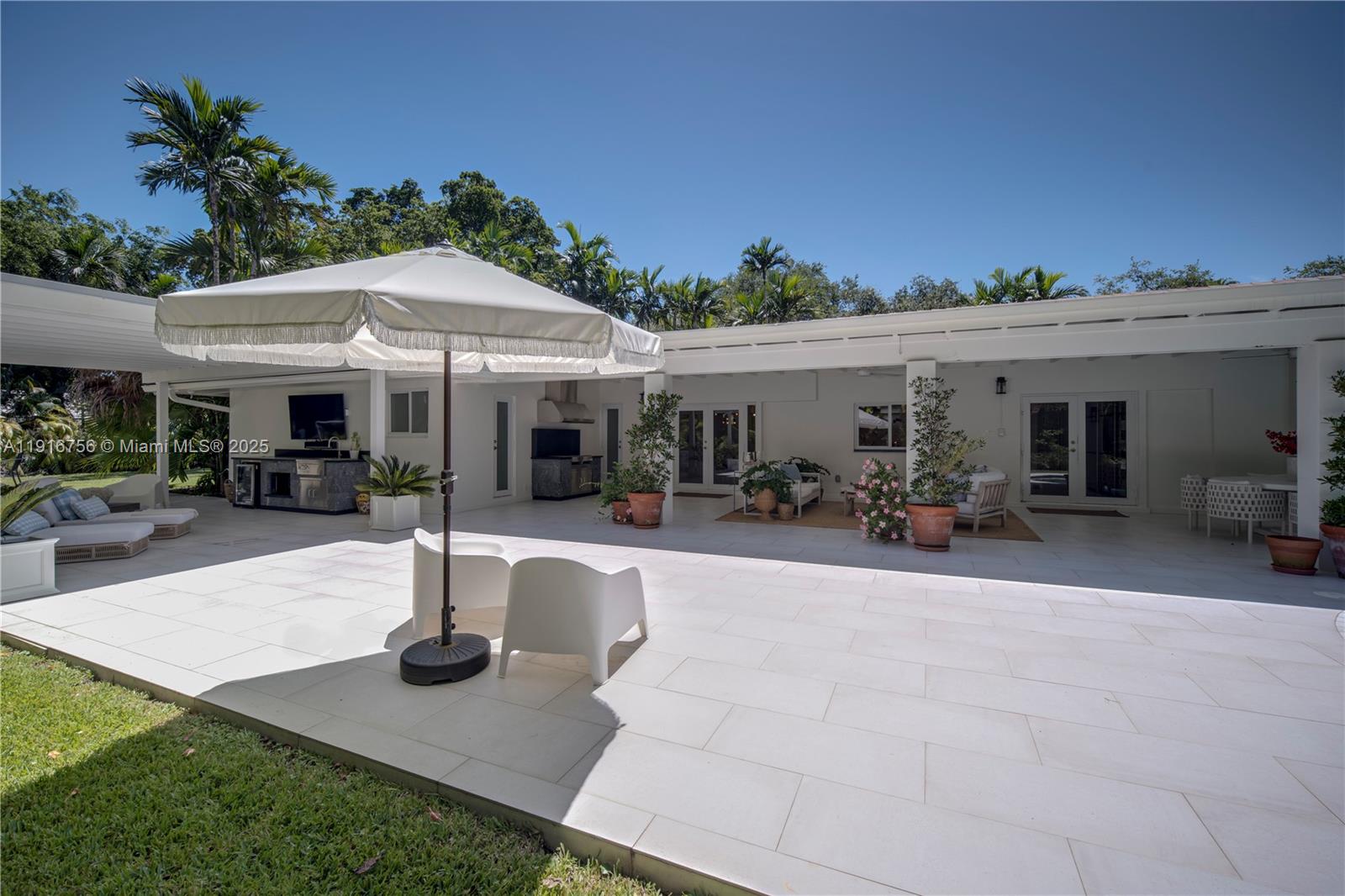 11905 SW 67th Ave Pinecrest, FL 33156