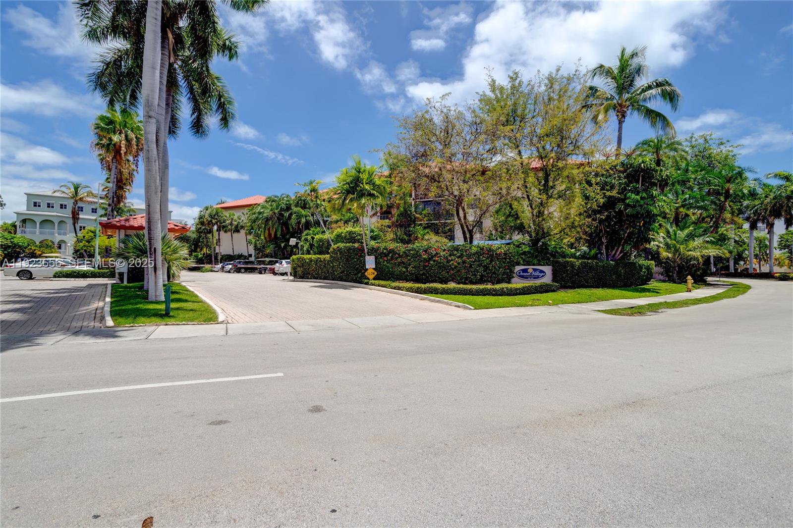 55 Ocean Ln Dr #2033 Key Biscayne, FL 33149