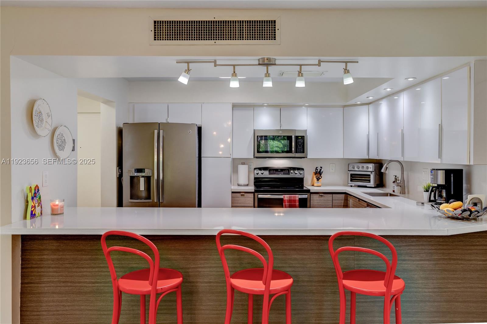 55 Ocean Ln Dr #2033 Key Biscayne, FL 33149