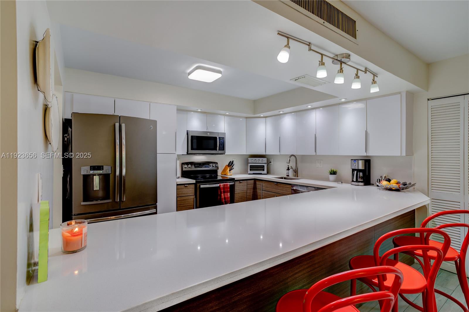 55 Ocean Ln Dr #2033 Key Biscayne, FL 33149