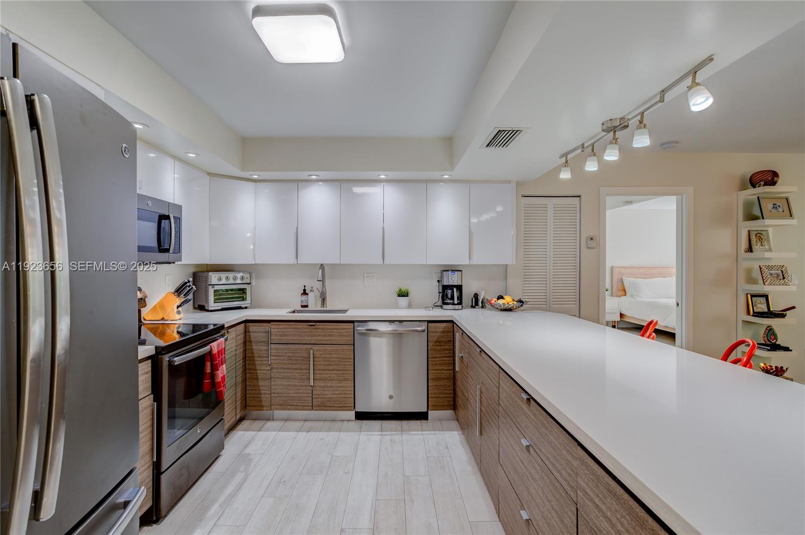 55 Ocean Ln Dr #2033 Key Biscayne, FL 33149