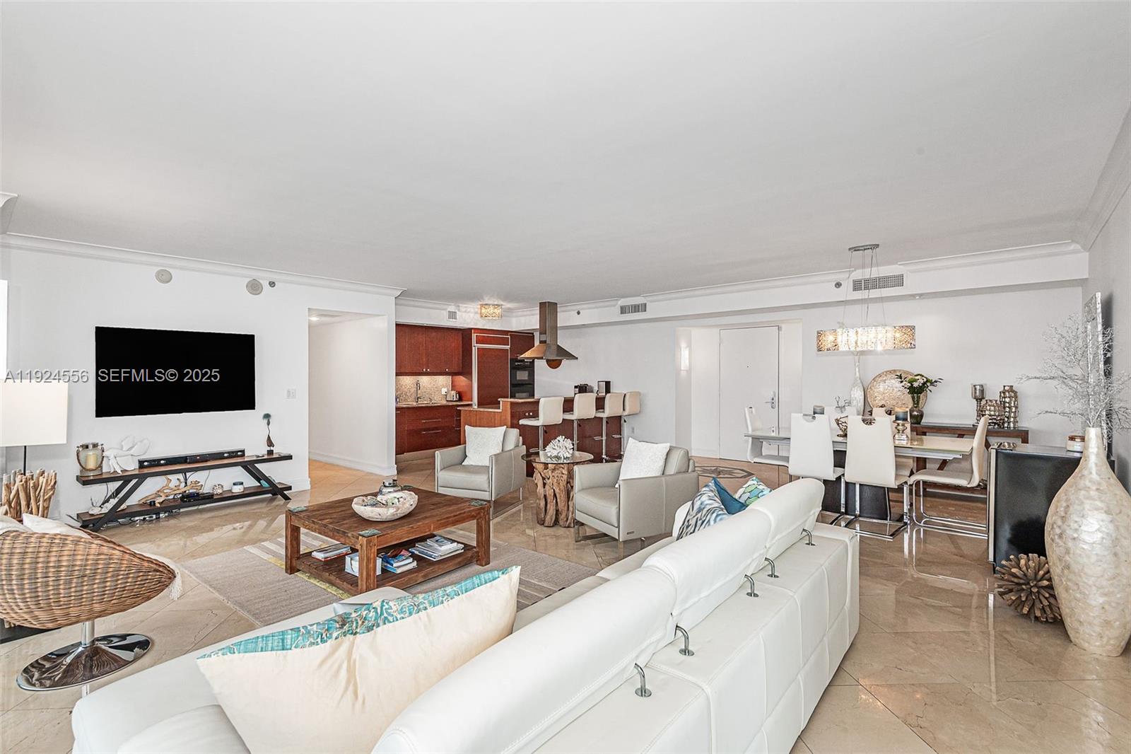 image Beach Club 129