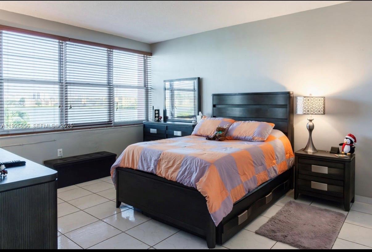 18555 NE 14th Ave #619 Miami, FL 33179