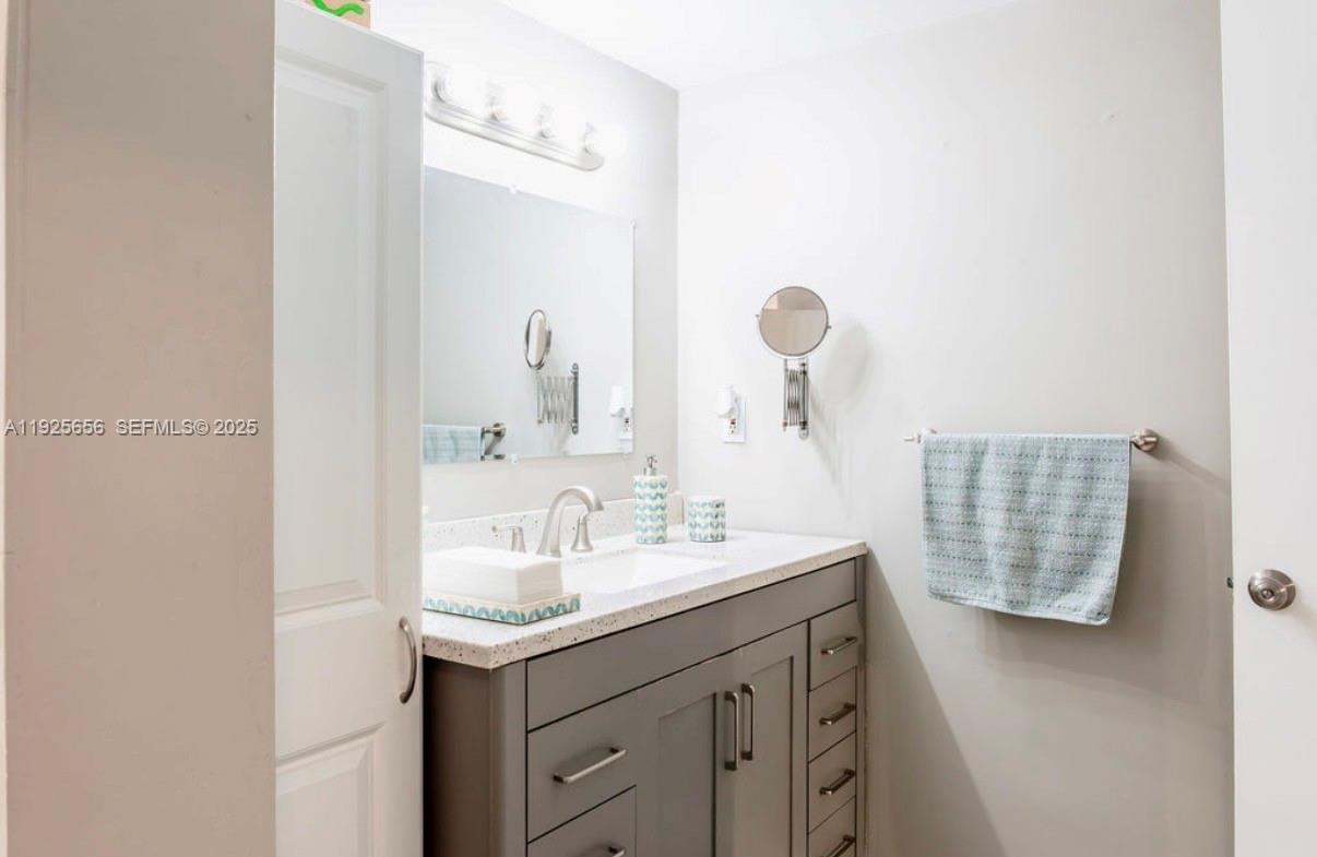 18555 NE 14th Ave #619 Miami, FL 33179