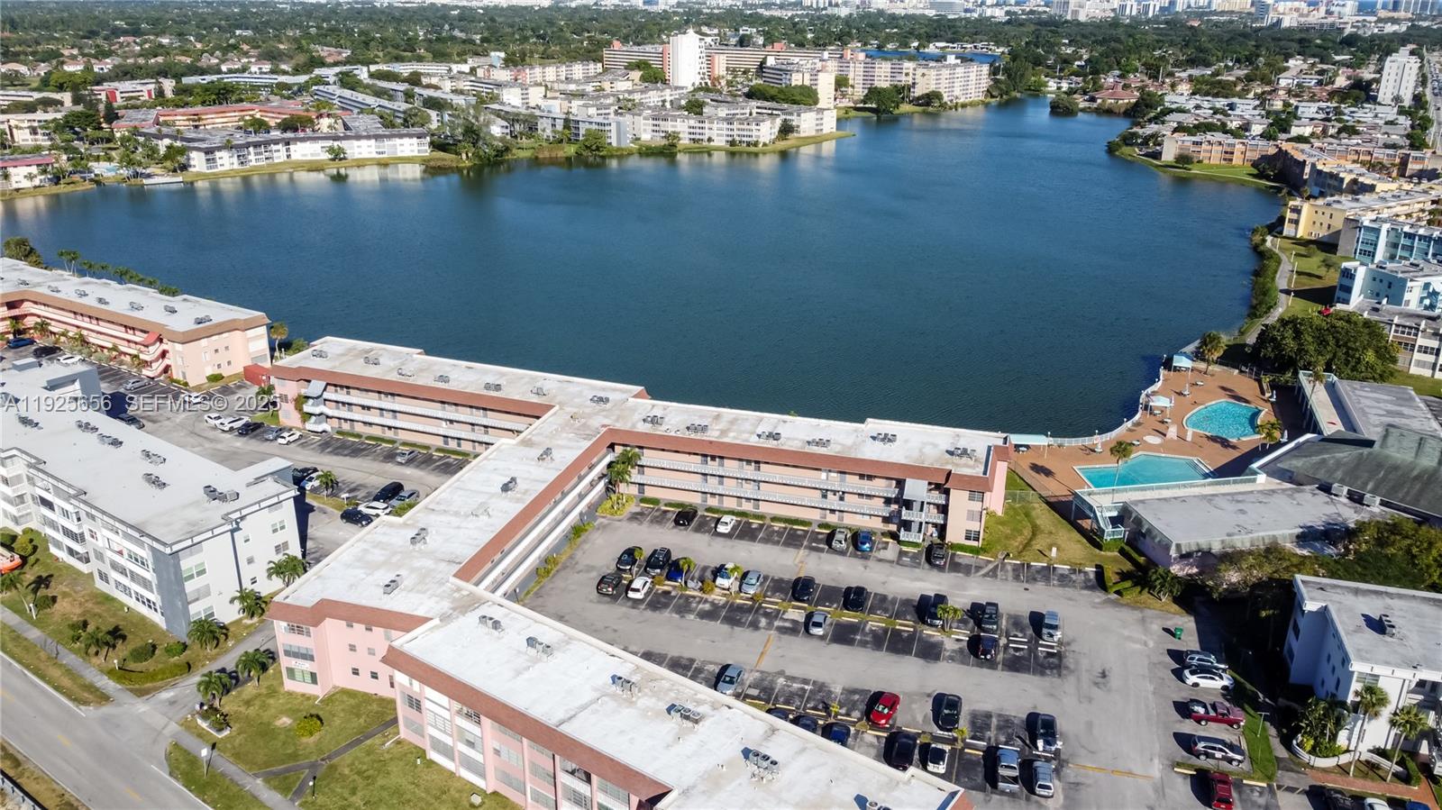 18555 NE 14th Ave #619 Miami, FL 33179