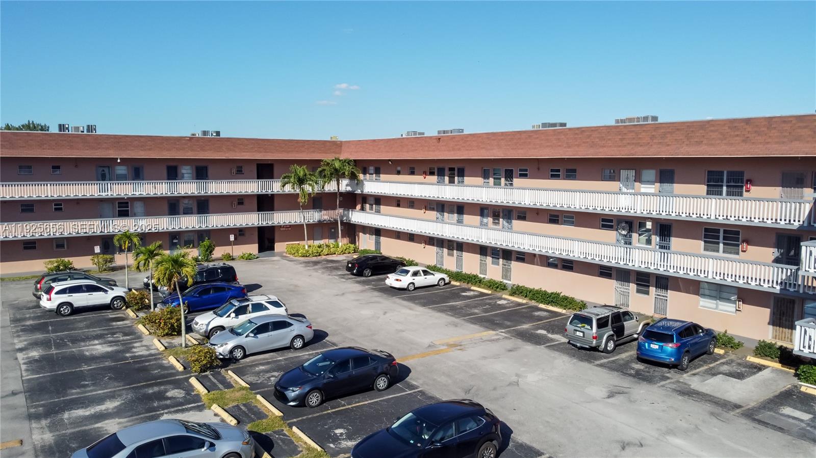 18555 NE 14th Ave #619 Miami, FL 33179