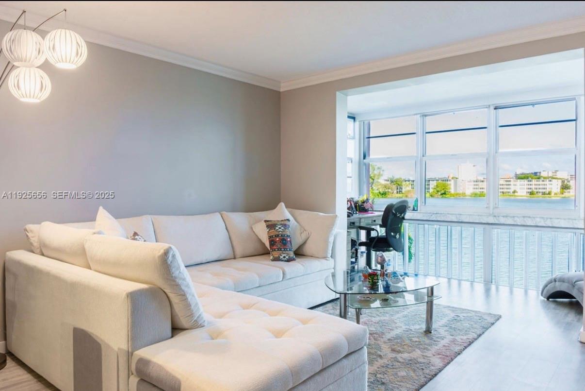 18555 NE 14th Ave #619 Miami, FL 33179