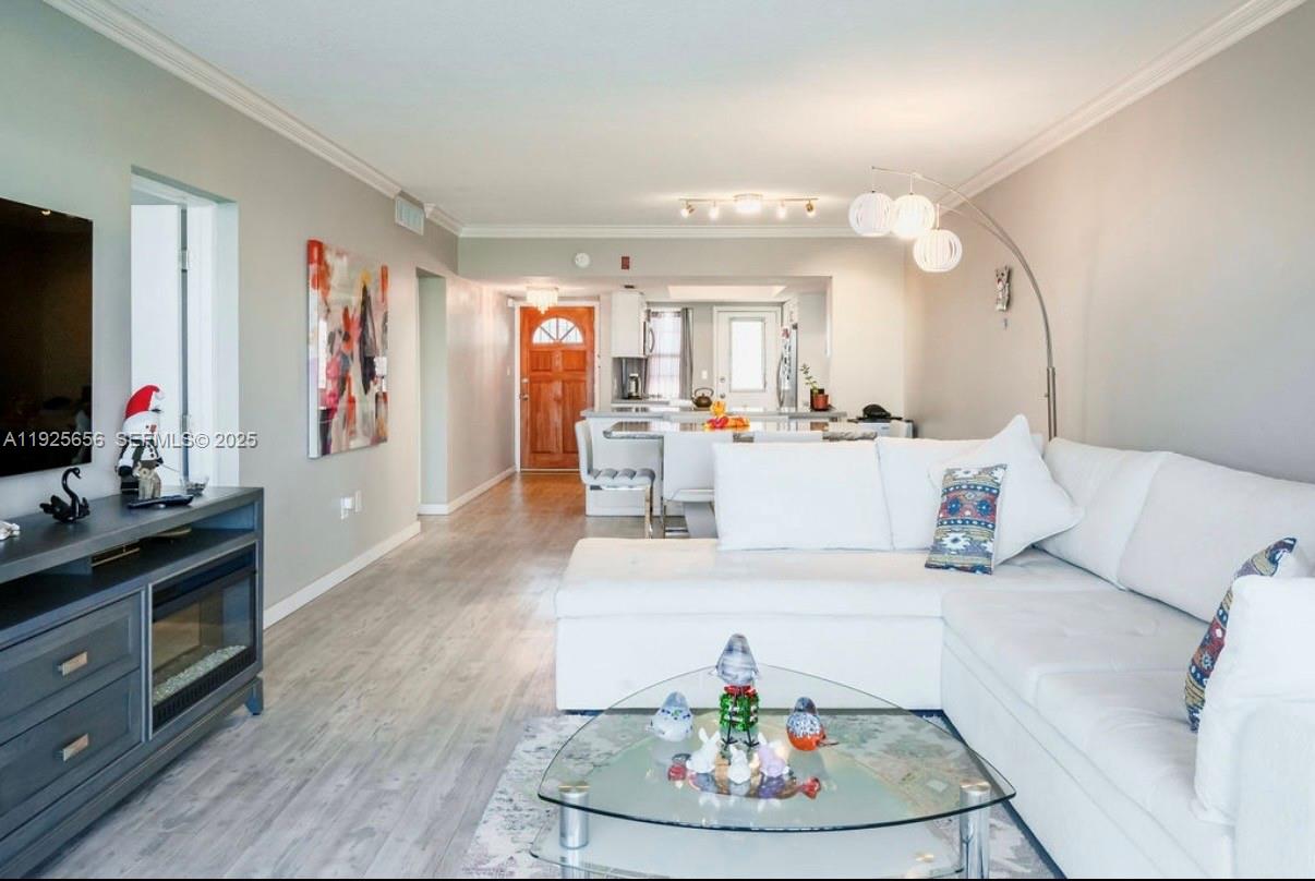 18555 NE 14th Ave #619 Miami, FL 33179