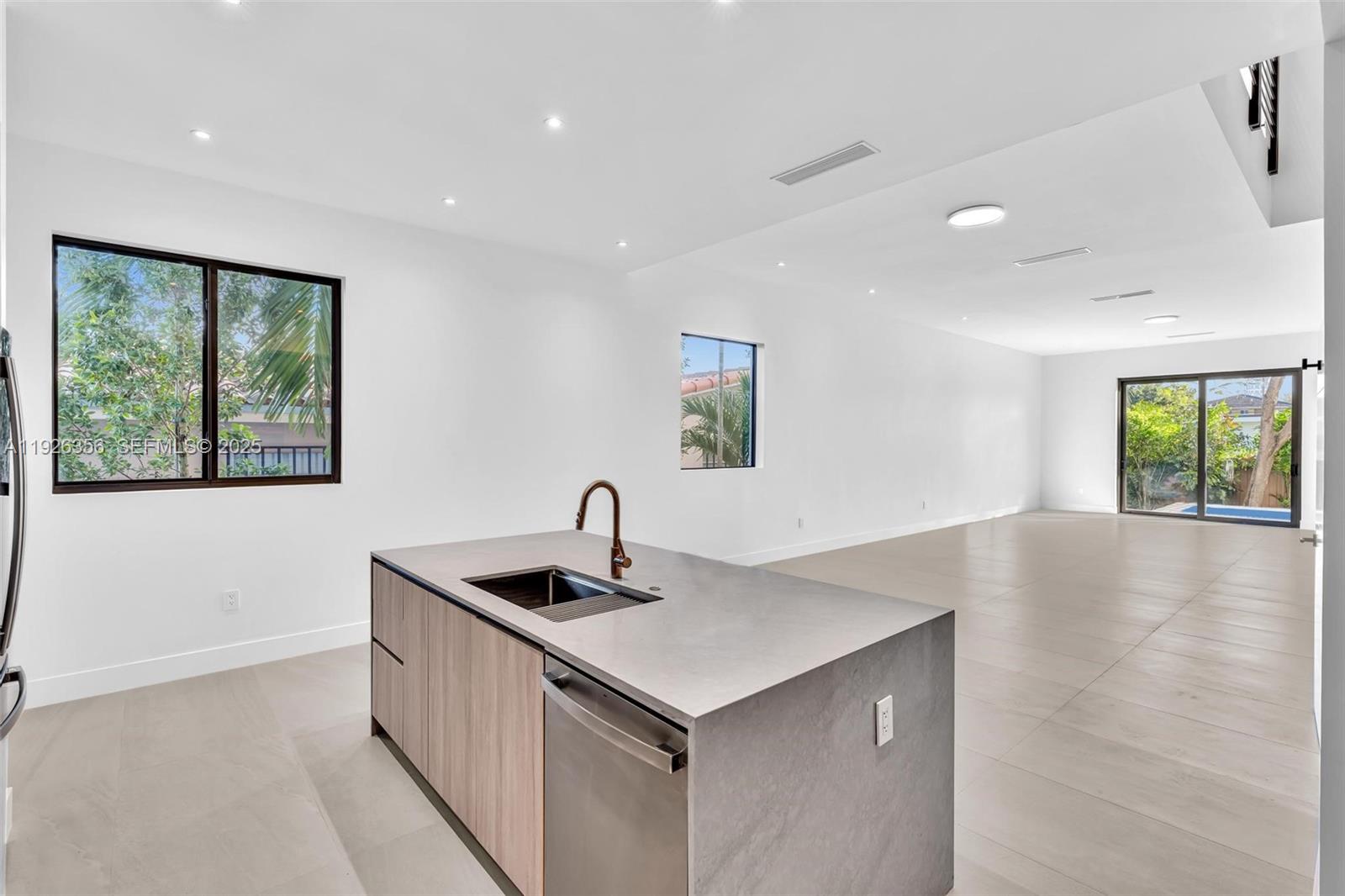 2785 SW 34th Ave Miami, FL 33133