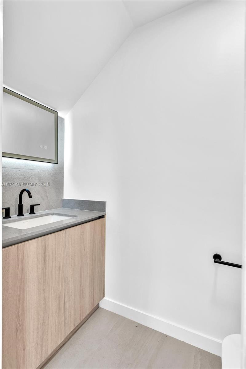 2785 SW 34th Ave Miami, FL 33133