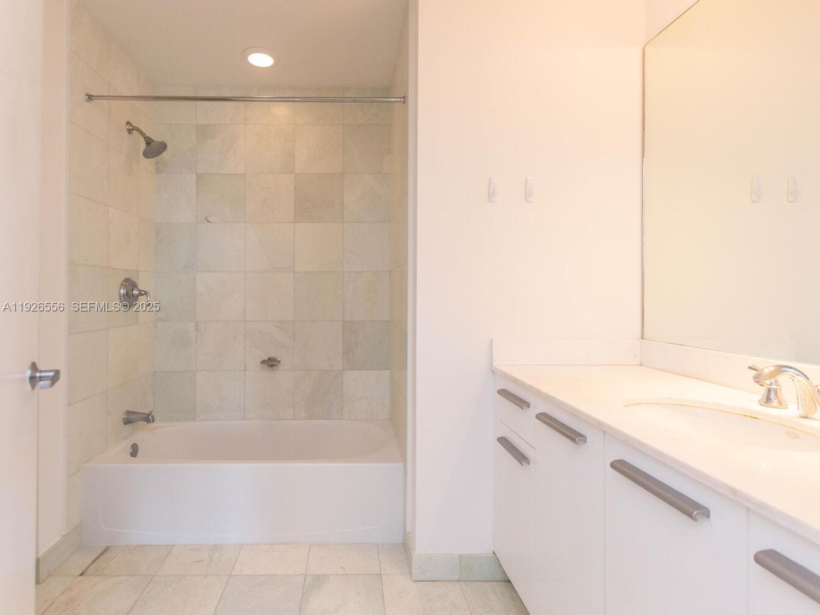 1050 Brickell Ave #606 Miami, FL 33131