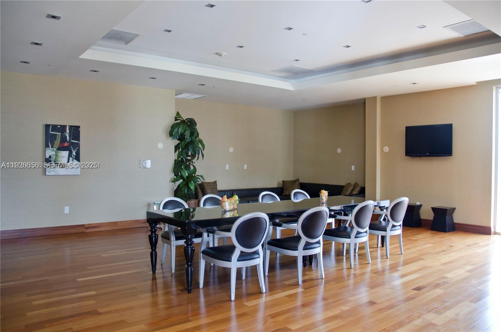 1050 Brickell Ave #606 Miami, FL 33131