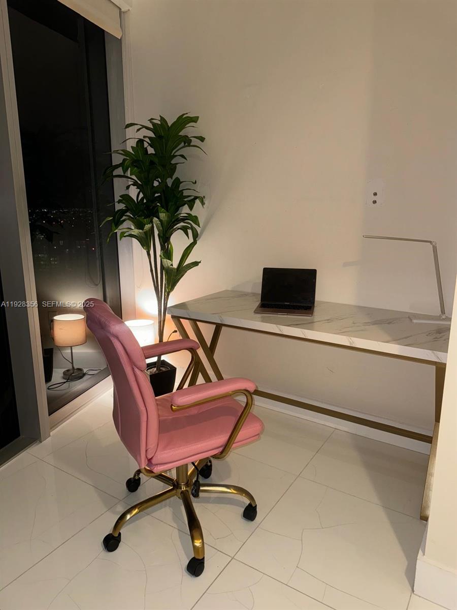 475 Brickell Ave #5707 Miami, FL 33131