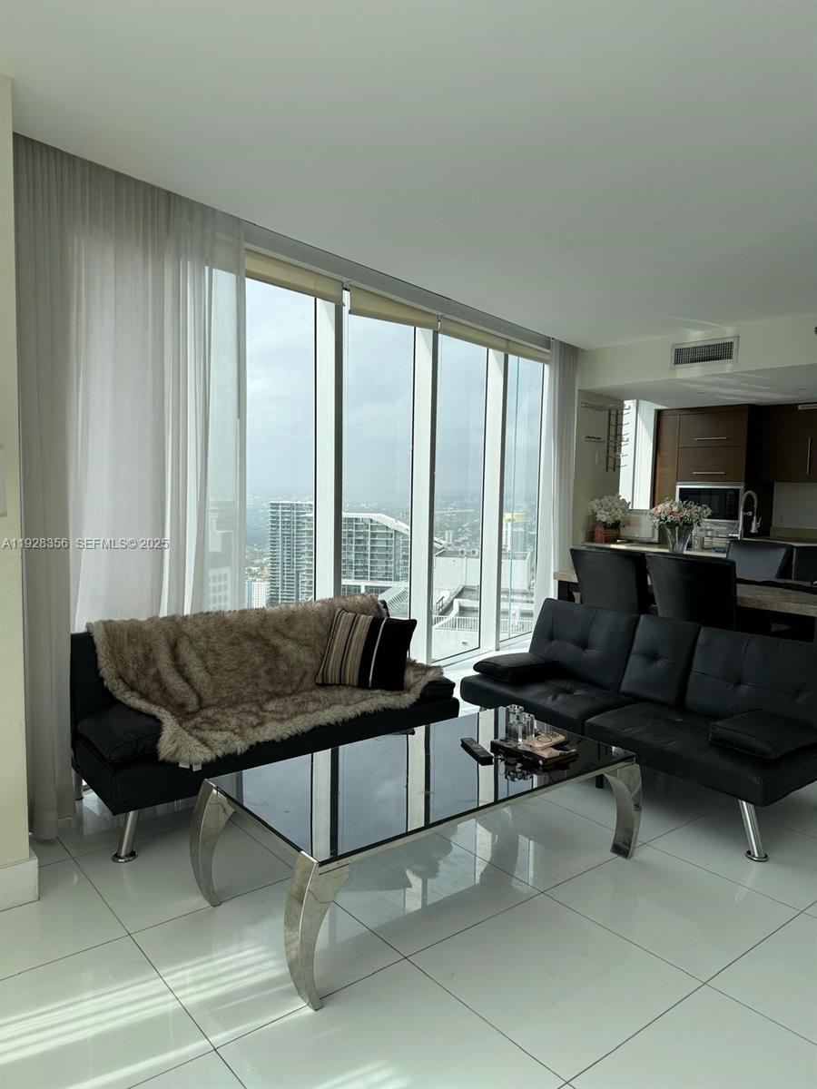 475 Brickell Ave #5707 Miami, FL 33131