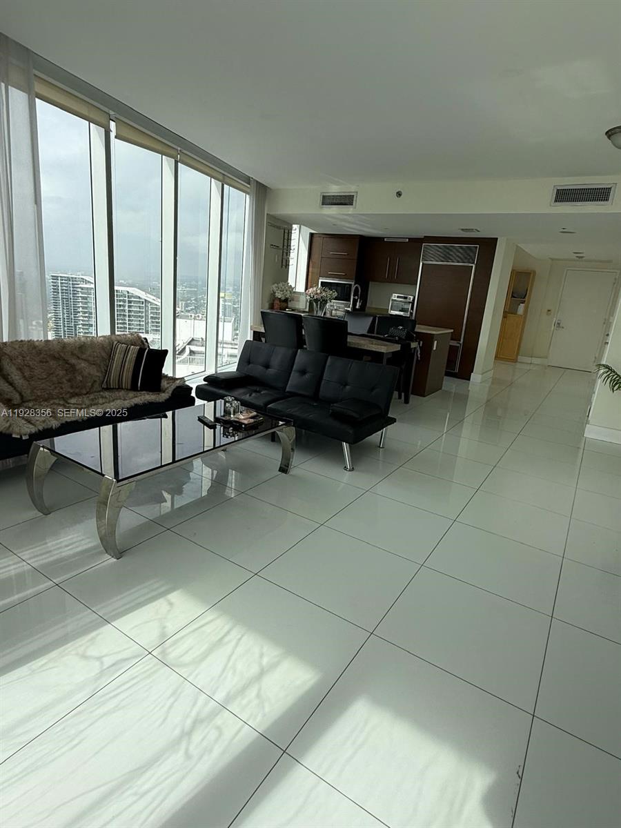 475 Brickell Ave #5707 Miami, FL 33131