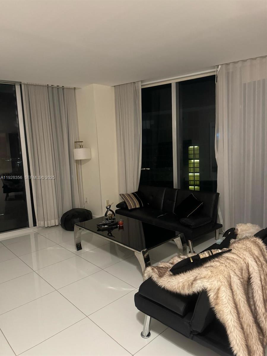 475 Brickell Ave #5707 Miami, FL 33131