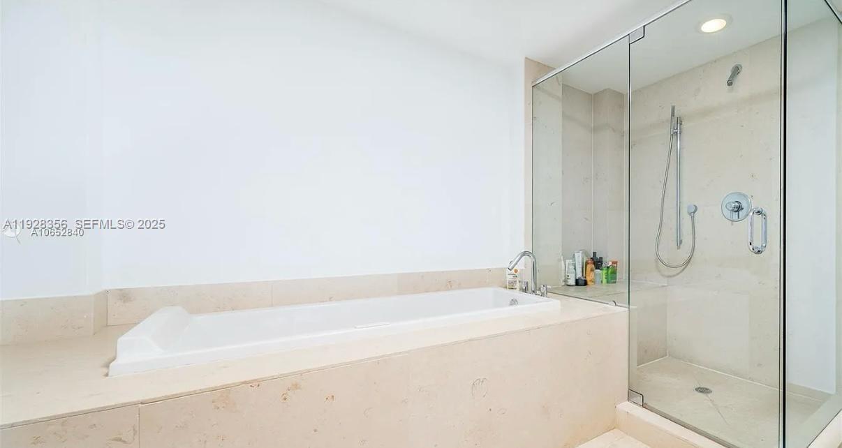 475 Brickell Ave #5707 Miami, FL 33131