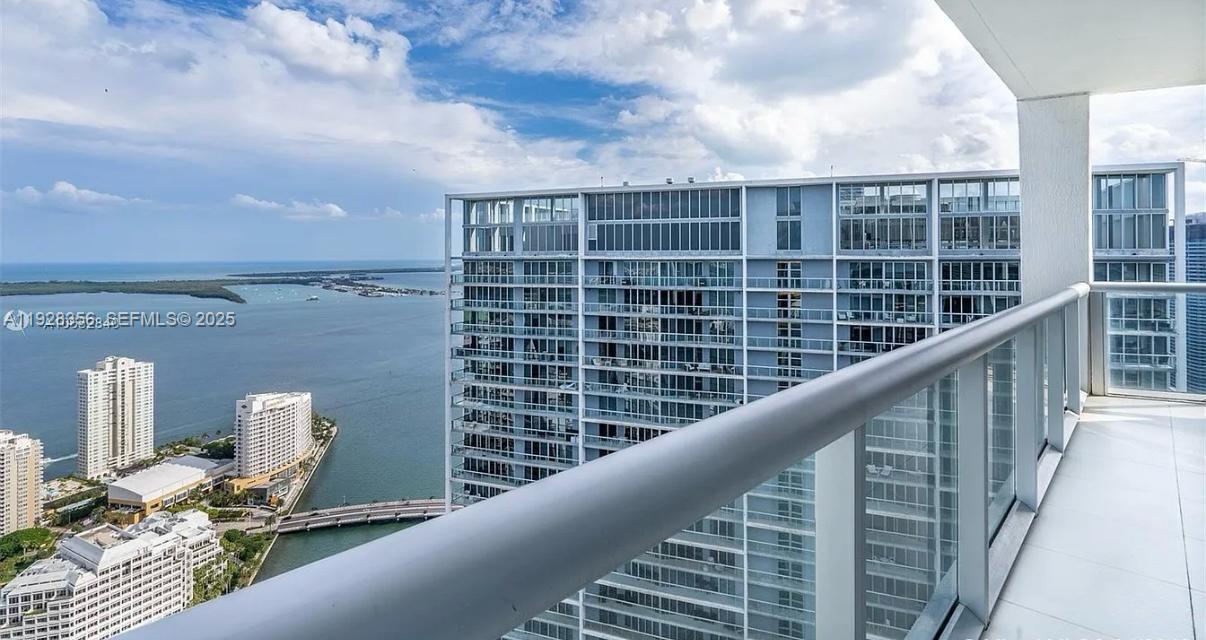 475 Brickell Ave #5707 Miami, FL 33131