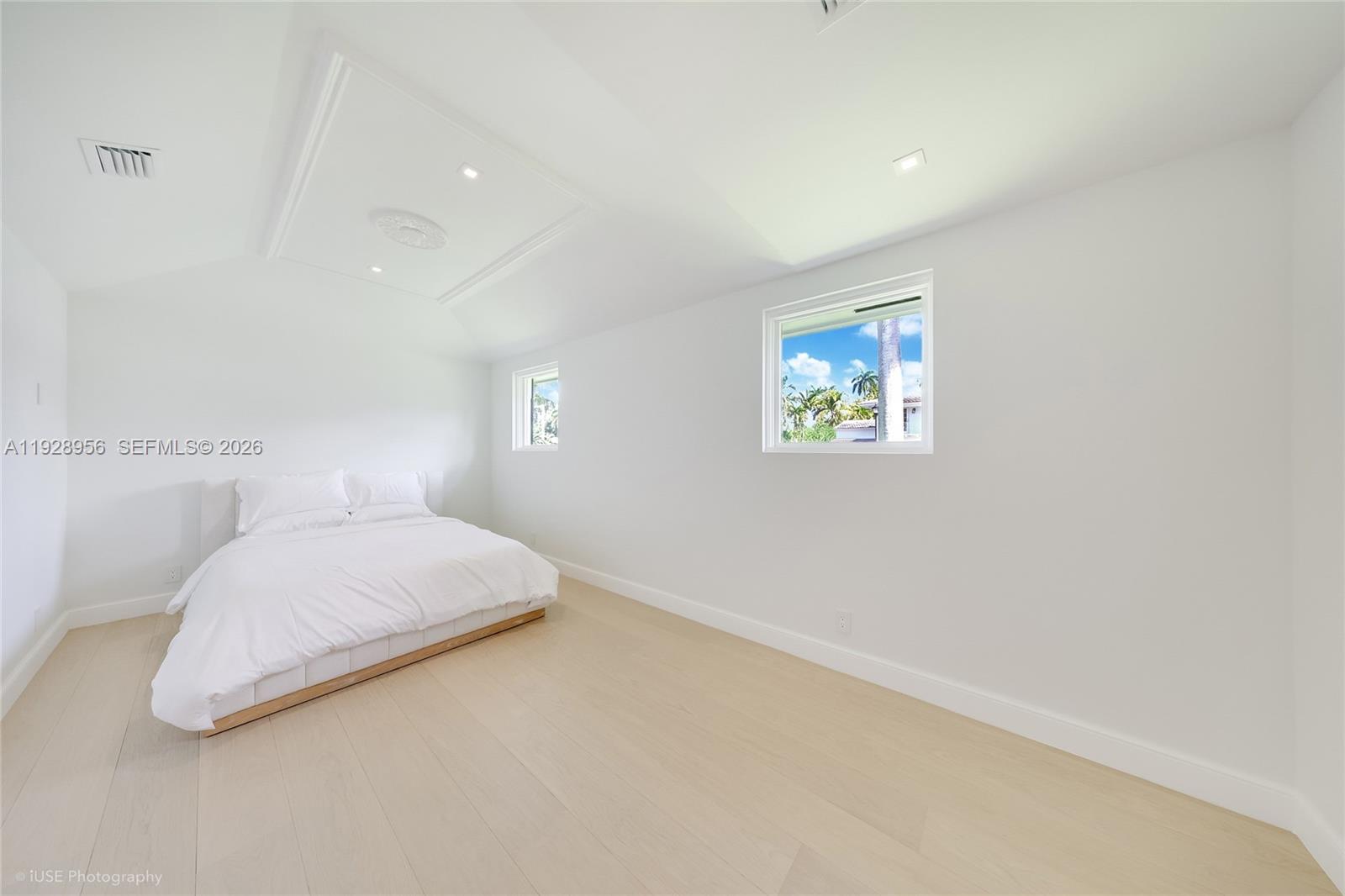 55 La Gorce Cir Miami Beach, FL 33141