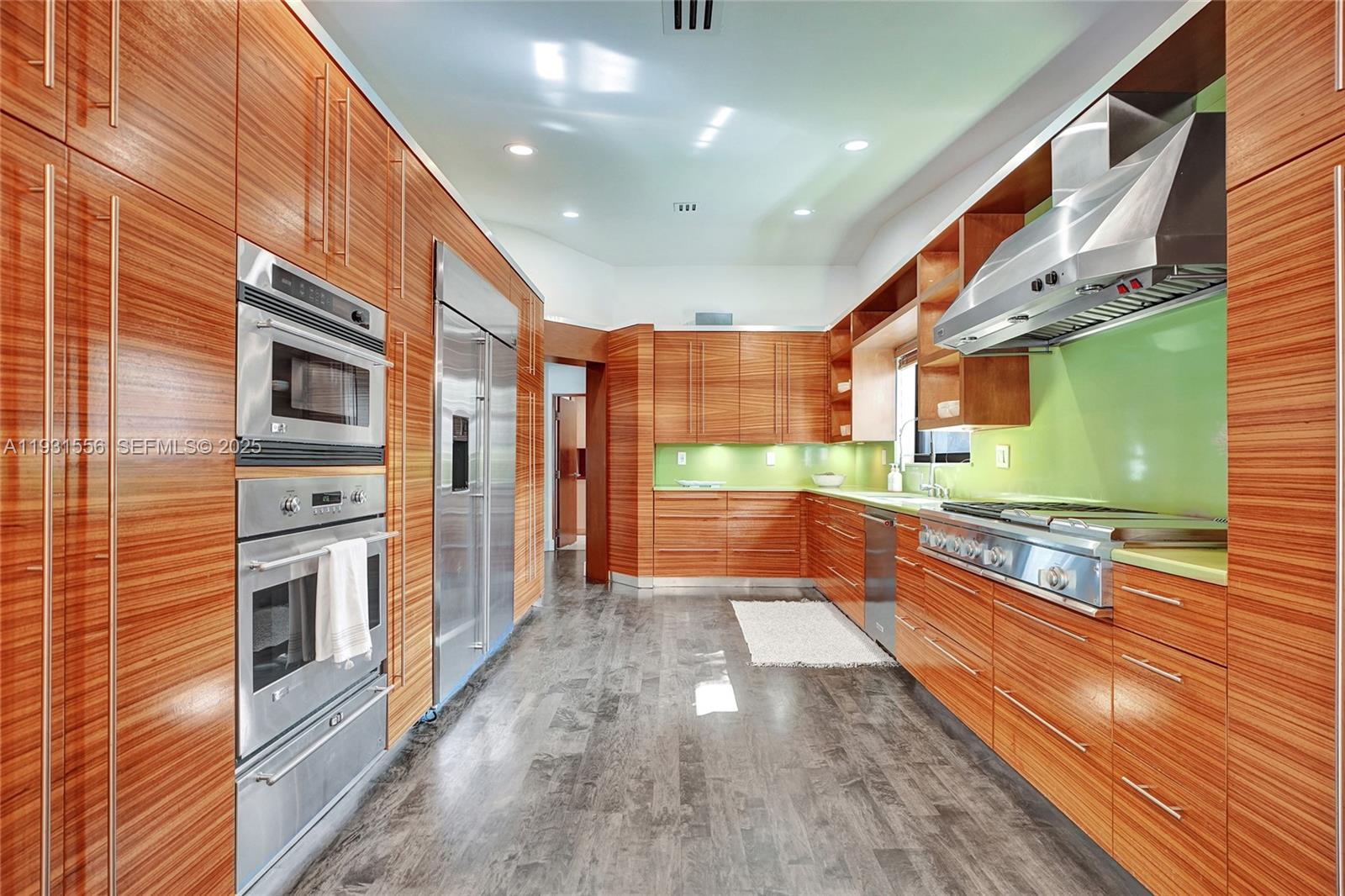 21440 Highland Lks Blvd Miami, FL 33179