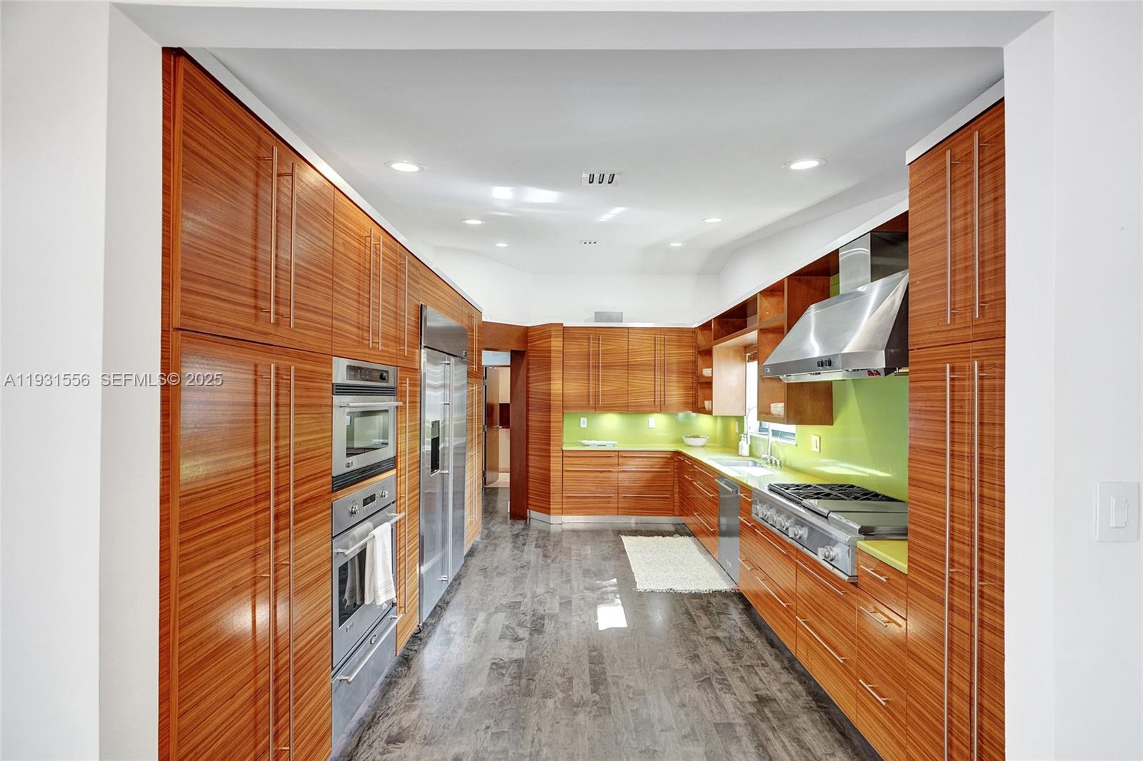 21440 Highland Lks Blvd Miami, FL 33179