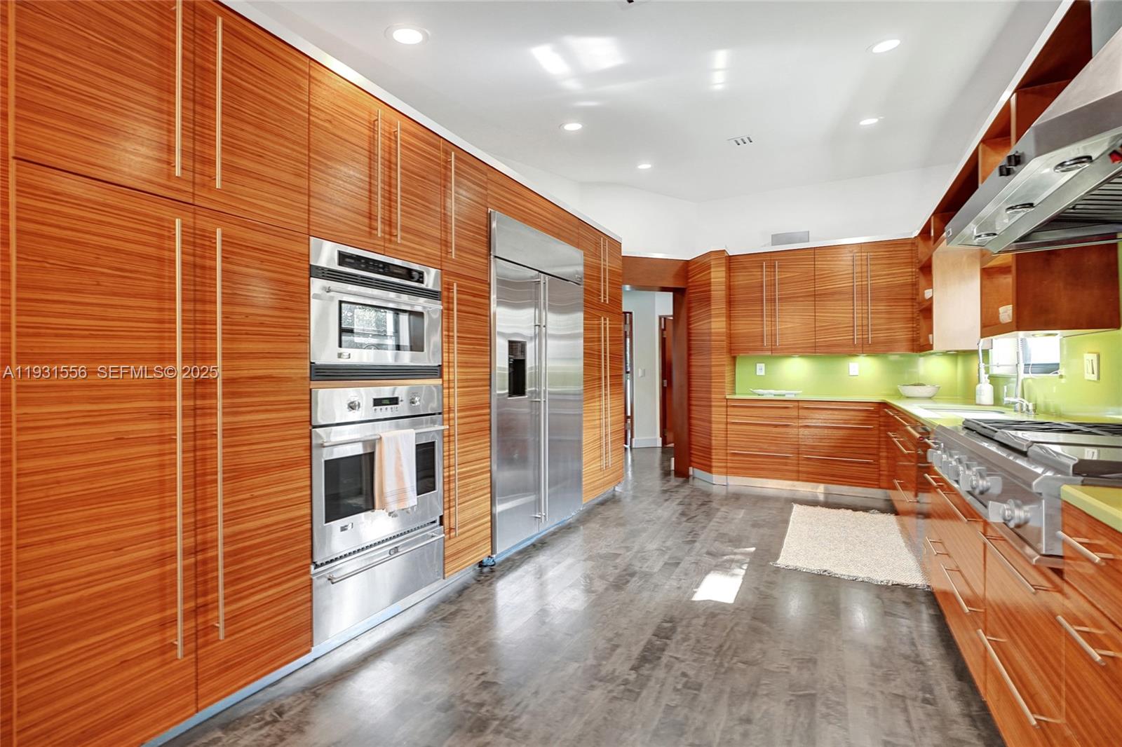 21440 Highland Lks Blvd Miami, FL 33179