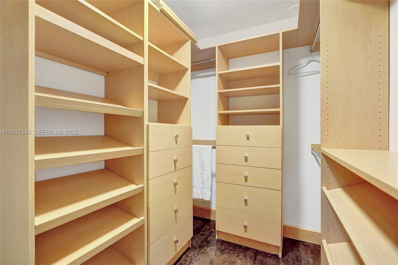 21440 Highland Lks Blvd Miami, FL 33179