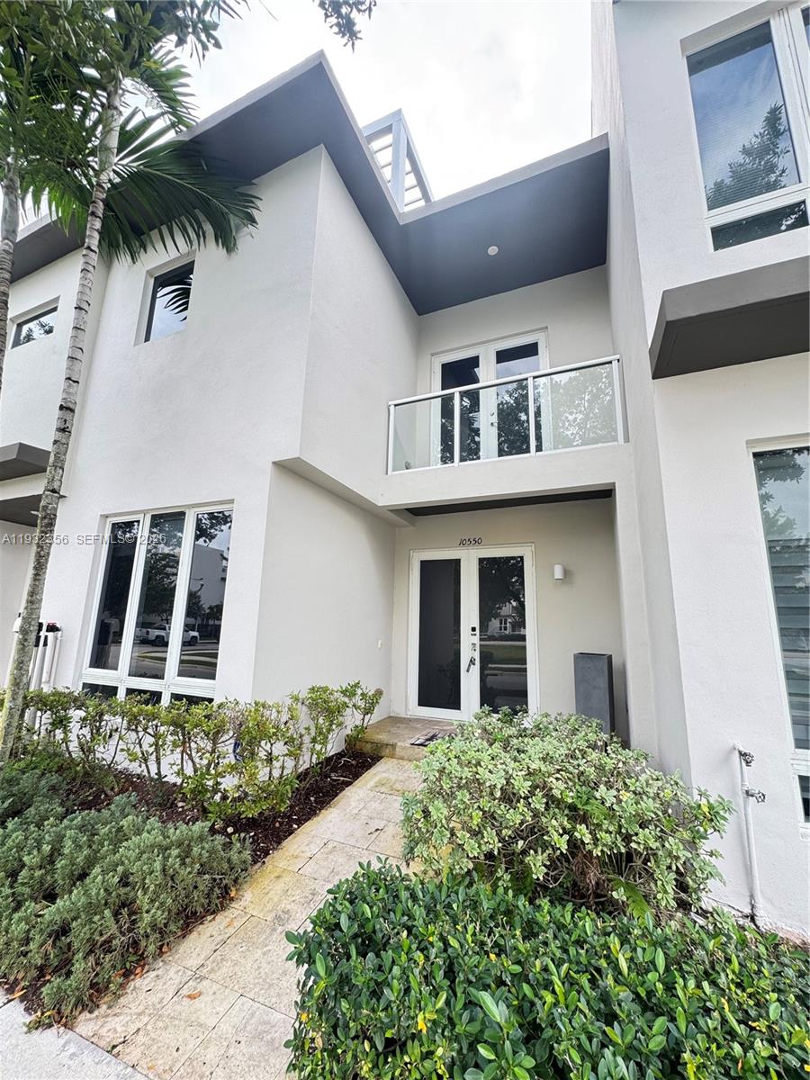10550 NW 65th Ln Doral, FL 33178