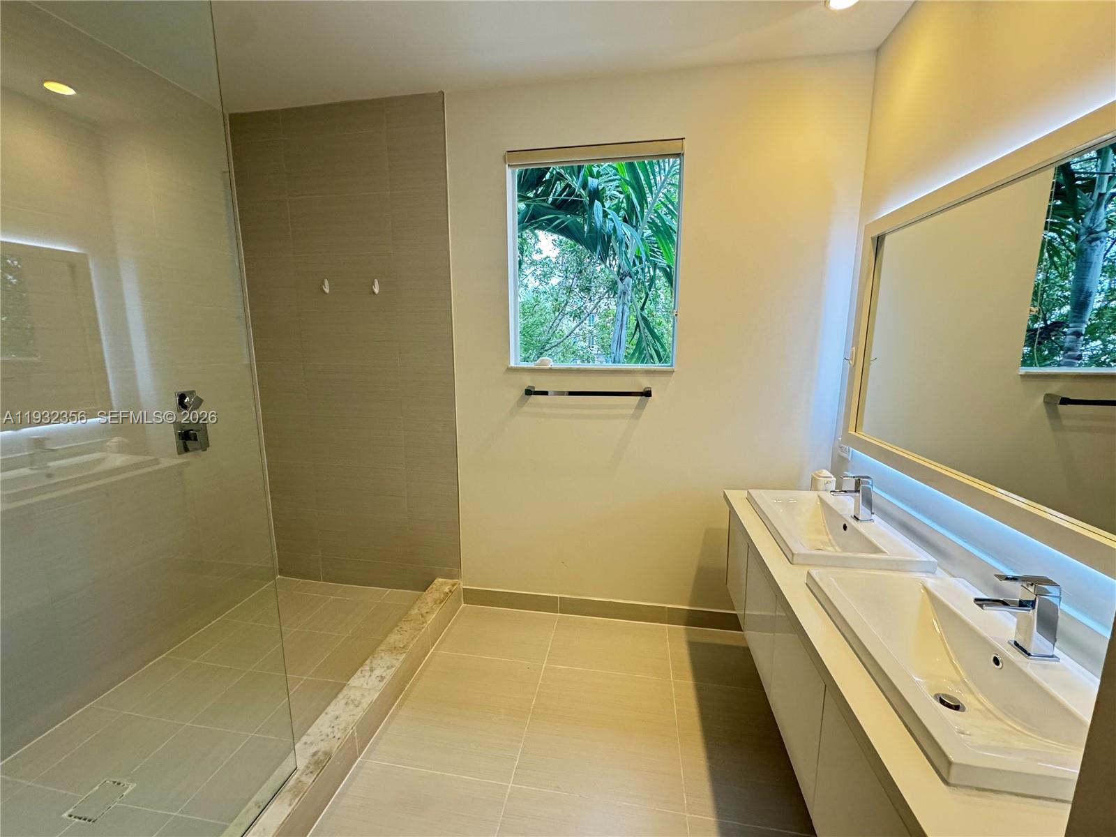 10550 NW 65th Ln Doral, FL 33178