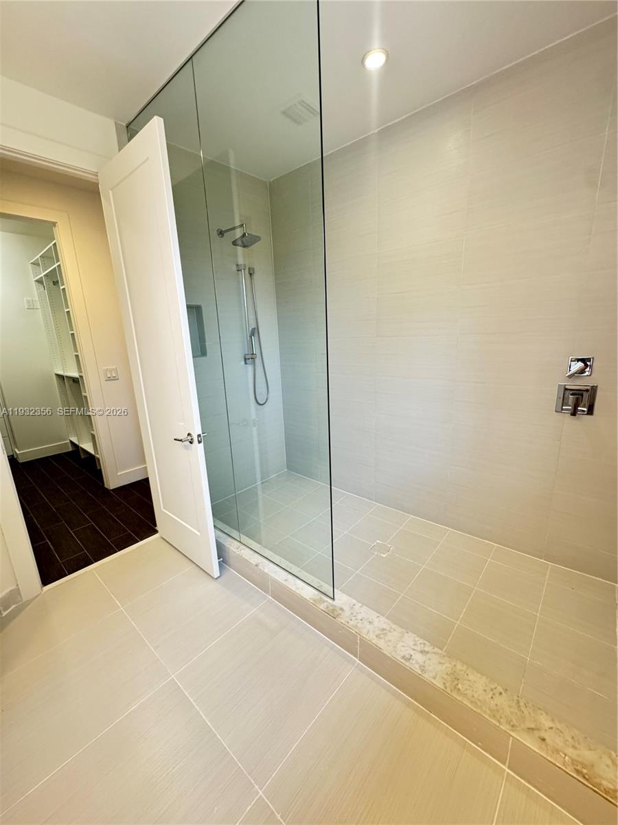 10550 NW 65th Ln Doral, FL 33178